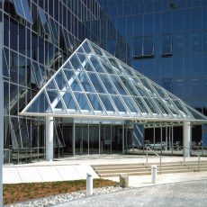 The importance of using soundproof glass window in your curtain wall building