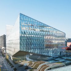 Intelligent glass curtain wall